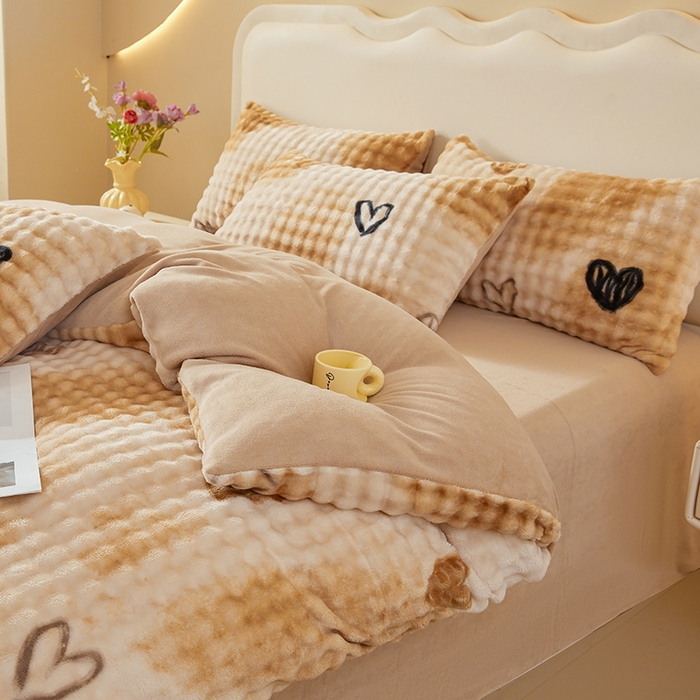 91家纺网 家纺一手货源 找家纺 巧格家纺 2025新款A类加厚泡泡牛奶绒印花工艺立体泡泡四件套（买家秀联系商家） 梦幻星空