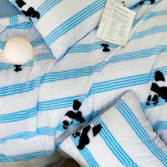 91家纺网 家纺一手货源 找家纺 安哆啦家纺 2024新款ins风高克重兔毛绒四件套 条纹熊猫