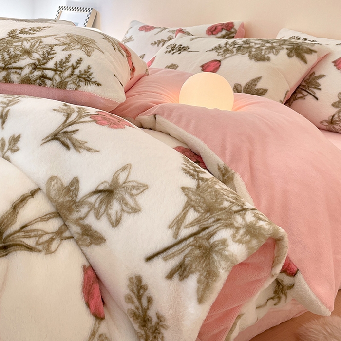 91家纺网 家纺一手货源 找家纺 安哆啦家纺 2024新款ins风高克重兔毛绒四件套 彼岸花开