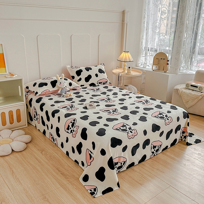 91家纺网 家纺一手货源 找家纺 卡普二店 2024新款牛奶绒印花单床单 奶牛杯