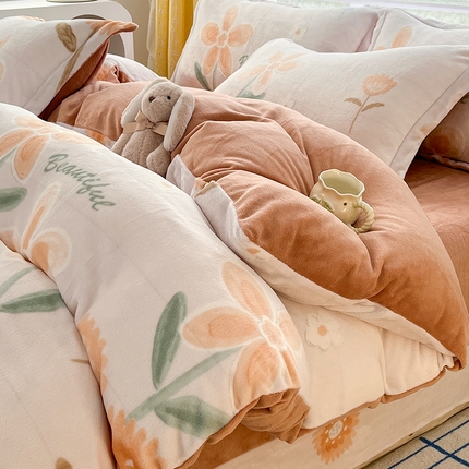 91家纺网 家纺一手货源 找家纺 （总）简如 2025新款加厚220克牛奶绒印花四件套