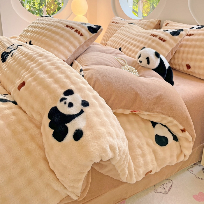 91家纺网 家纺一手货源 找家纺 金梦拉家纺 2024直播爆款牛奶绒泡泡绒印花四件套 泡泡绒印花-熊猫咖