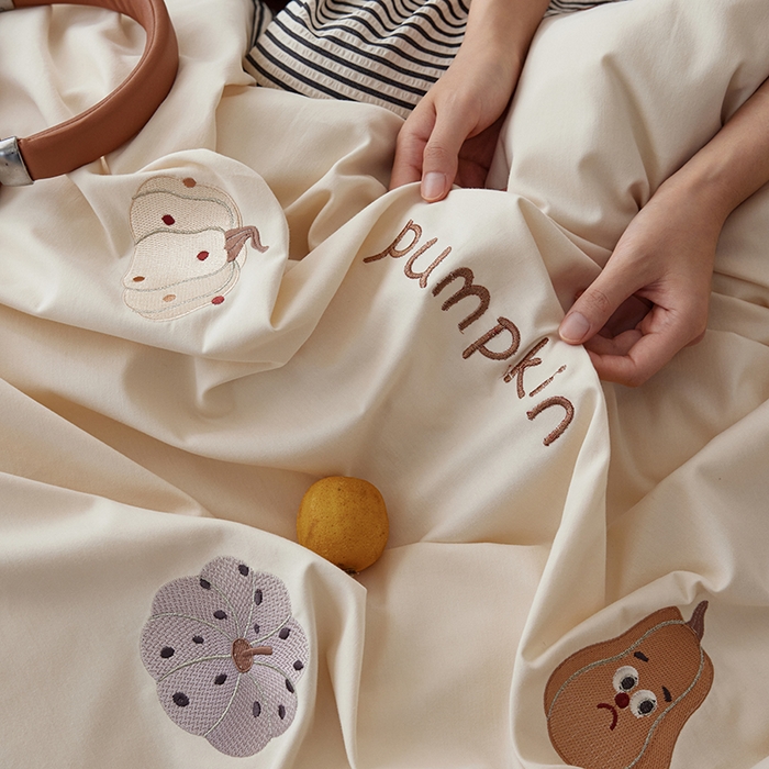 91家纺网 家纺一手货源 找家纺 2024新款60s全棉磨毛绣花四件套（元气卡通系） 暖栗南瓜