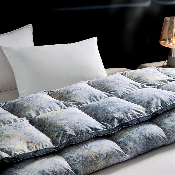 91家纺网 家纺一手货源 找家纺 静若居羽绒被壳 2024羽绒被壳印花糯棉静音软糯面料羽绒被壳厂家直销 墨影