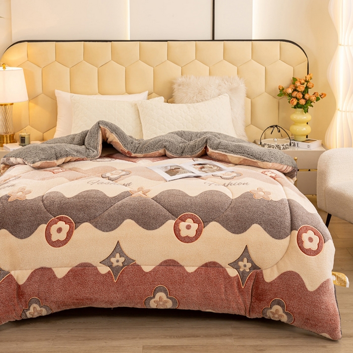 91家纺网 家纺一手货源 找家纺 2025新款直播雪花绒冬被法莱绒羊羔绒牛奶绒被子被芯 四叶草