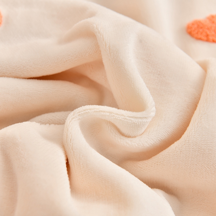 91家纺网 家纺一手货源 找家纺 一左一右 2024秋冬新款全消光高克重保暖加厚卡通花边毛巾绣花牛奶绒四件套（提供买家秀） 可爱兔兔-奶白