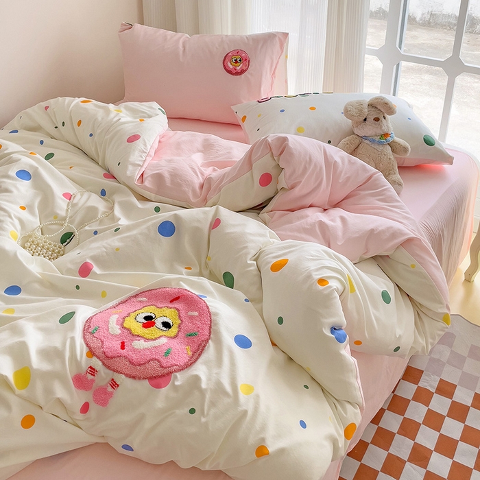 91家纺网 家纺一手货源 找家纺 一霖家纺 2024新款高克重云朵棉毛巾绣印＋绣小清新系列四件套 波点甜甜圈