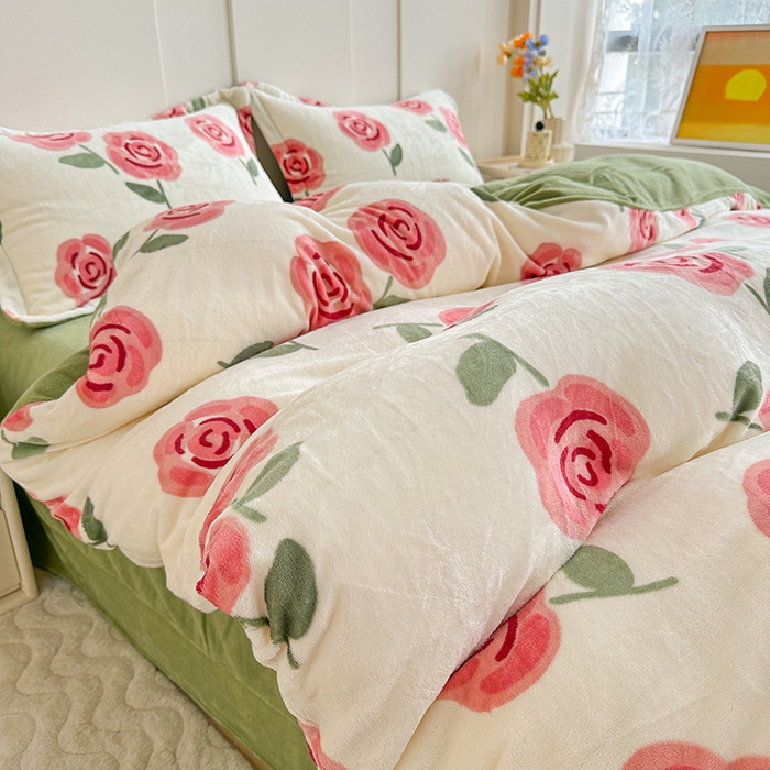 91家纺网 家纺一手货源 找家纺 卡普二店 2024新款牛奶绒印花四件套 柔伊