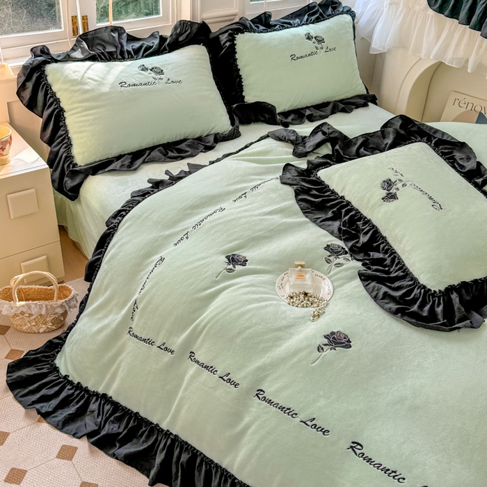 91家纺网 家纺一手货源 找家纺 凯美家居 2024新款法式牛奶绒刺绣四件套-欧雅 场景二 欧雅-浅绿