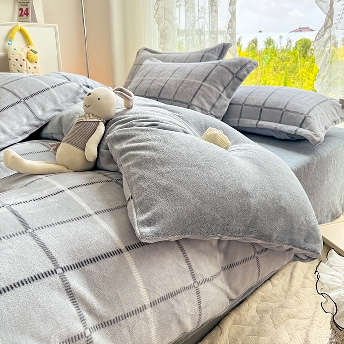 91家纺网 家纺一手货源 找家纺 丫丫家纺 2024新款加厚保暖牛奶绒印花四件套 光辉岁月