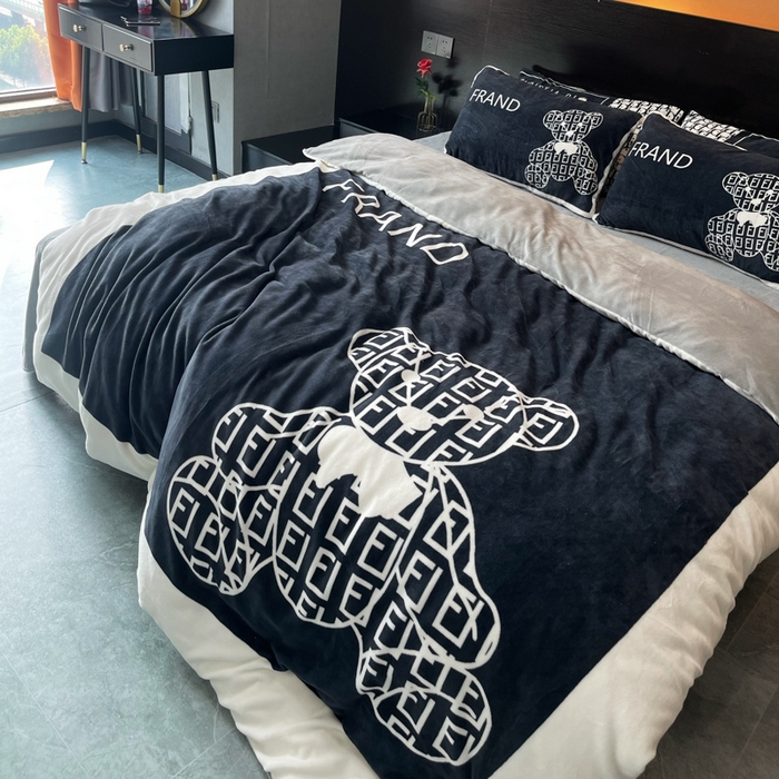 91家纺网 家纺一手货源 找家纺 花沐家居 2024牛奶绒印花四件套小黑熊