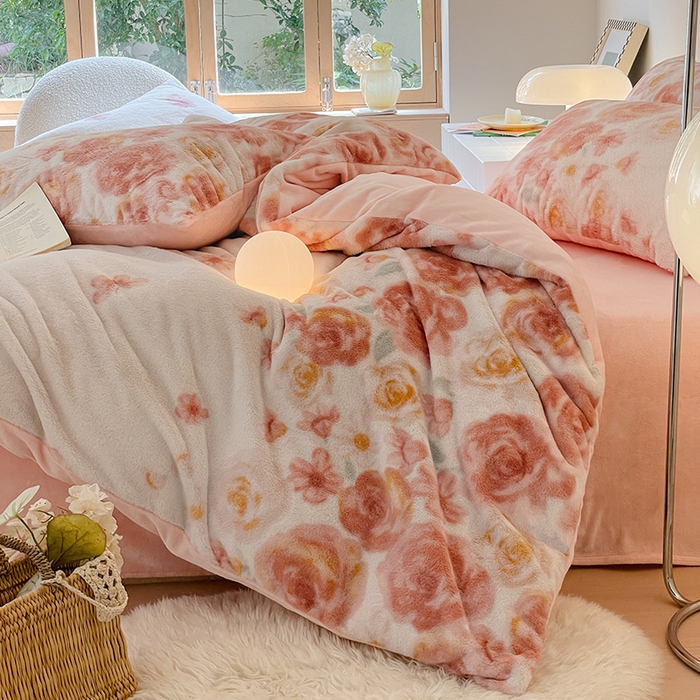 91家纺网 家纺一手货源 找家纺 安哆啦家纺 2024新款ins风高克重兔毛绒四件套 花海