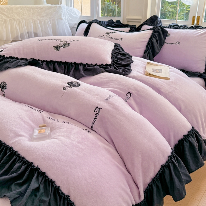 91家纺网 家纺一手货源 找家纺 凯美家居 2024新款法式牛奶绒刺绣四件套-欧雅 场景二 欧雅-浅紫