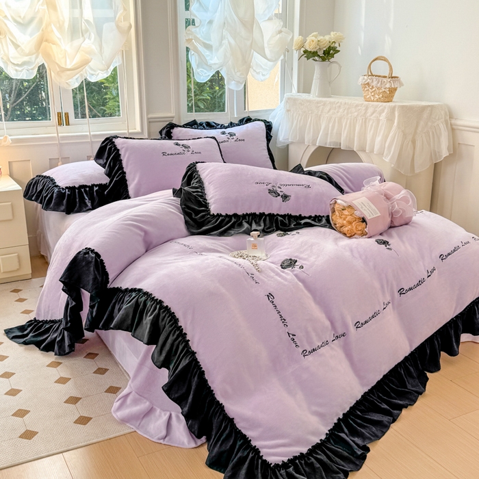 91家纺网 家纺一手货源 找家纺 凯美家居 2024新款法式牛奶绒刺绣四件套-欧雅 场景二 欧雅-浅紫