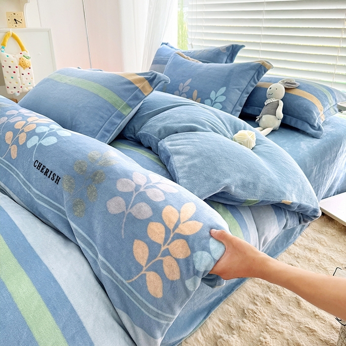 91家纺网 家纺一手货源 找家纺 丫丫家纺 2024新款加厚保暖牛奶绒印花四件套 浮光叶影