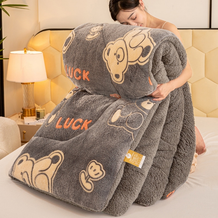 91家纺网 家纺一手货源 找家纺 2025新款直播雪花绒冬被法莱绒羊羔绒牛奶绒被子被芯 luck熊