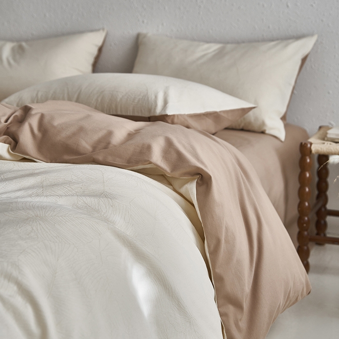 91家纺网 家纺一手货源 找家纺 2024新款全棉色织提花磨毛欧佩斯四件套-场景一 欧佩斯-奶杏