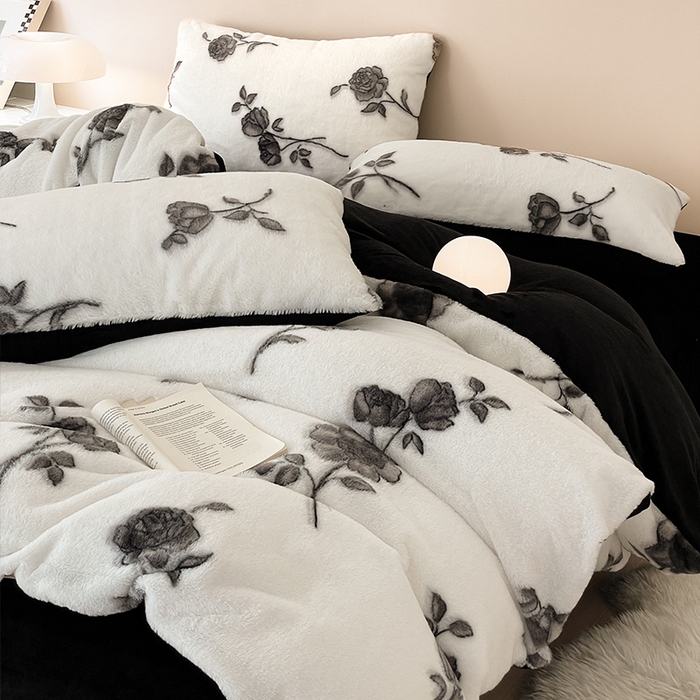 91家纺网 家纺一手货源 找家纺 安哆啦家纺 2024新款ins风高克重兔毛绒四件套 黑玫瑰