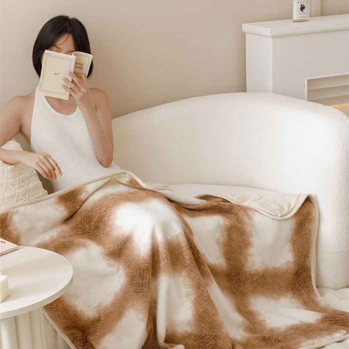 91家纺网 家纺一手货源 找家纺 金奇达家纺 2024新款【多莉羊绒】多功能毛毯披肩毯毯子 普达拉咖