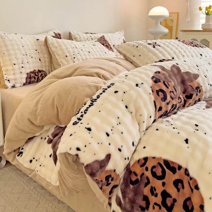 91家纺网 家纺一手货源 找家纺 金爱家 2024新款A类高克重云朵牛奶泡泡绒四件套 泡泡绒-豹纹草莓