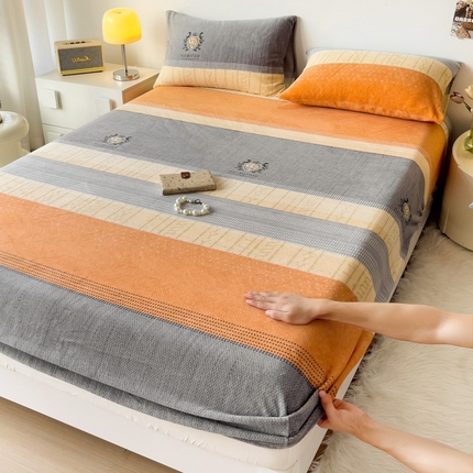 艾橙家纺 2024新款A类加厚牛奶绒印花床笠 橙灰条纹