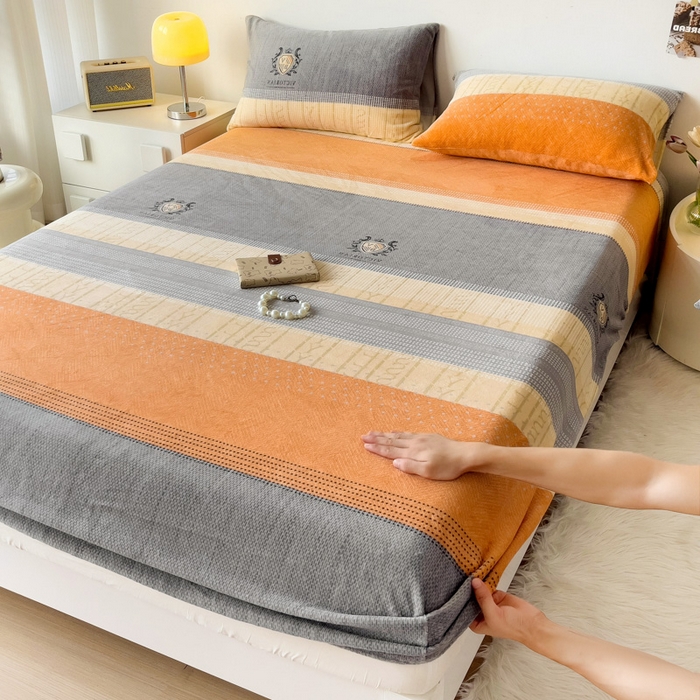 91家纺网 家纺一手货源 找家纺 艾橙家纺 2024新款A类加厚牛奶绒印花床笠 橙灰条纹