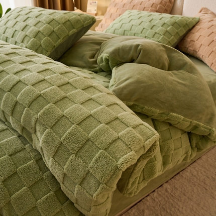 91家纺网 家纺一手货源 找家纺 2024新款塔芙绒牛奶绒可拆洗冬被-初暖系列 初暖-果绿