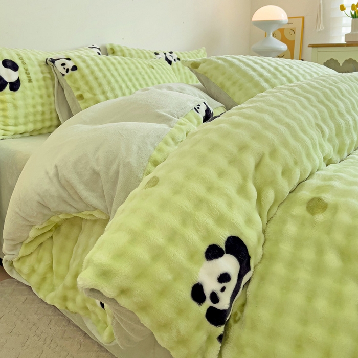 91家纺网 家纺一手货源 找家纺 金爱家 2024新款A类高克重云朵牛奶泡泡绒四件套 泡泡绒-熊猫宝宝