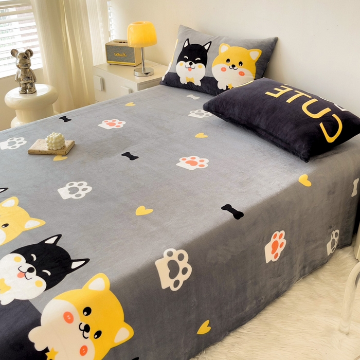 91家纺网 家纺一手货源 找家纺 艾橙家纺 2024新款A类加厚牛奶绒印花床单 柯基