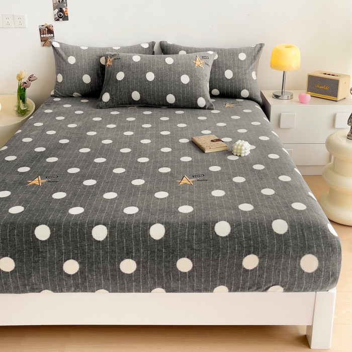 91家纺网 家纺一手货源 找家纺 艾橙家纺 2024新款A类加厚牛奶绒印花床笠 幸运星