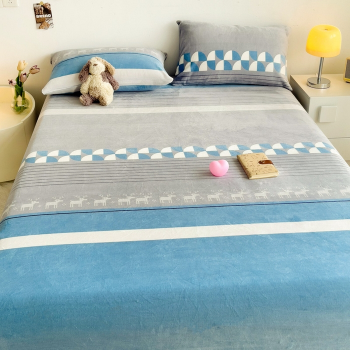 91家纺网 家纺一手货源 找家纺 艾橙家纺 2024新款A类加厚牛奶绒印花床笠 风车小鹿