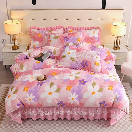 91家纺网 家纺一手货源 找家纺 （总）雅眠居 2025新款直播爆款牛奶绒印花床盖四件套双层蕾丝花边床裙单件三件套