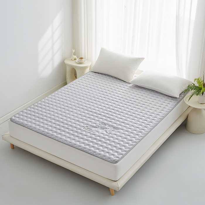 91家纺网 家纺一手货源 找家纺 祁恋婷家居 2024新款亲肤棉大豆纤维刺绣床垫【床垫遮盖物】 壹鹿有你-灰