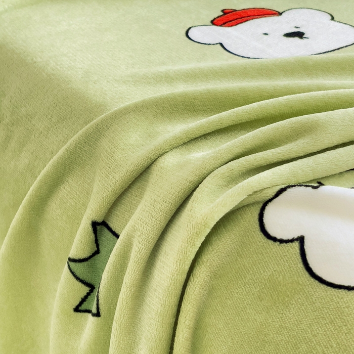 91家纺网 家纺一手货源 找家纺 艾橙家纺 2024新款A类加厚牛奶绒印花床单 皮皮熊（绿）