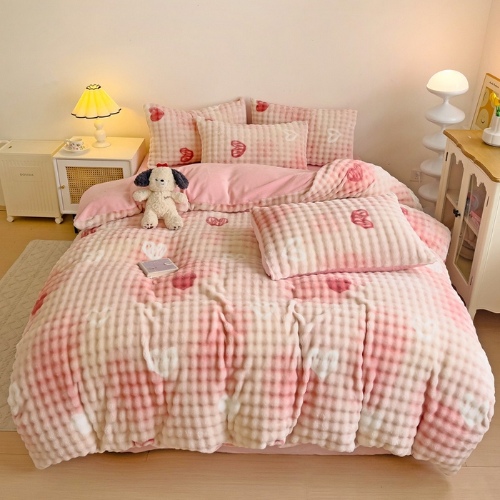 91家纺网 家纺一手货源 找家纺 金爱家 2024新款A类高克重云朵牛奶泡泡绒四件套 泡泡绒-爱心粉