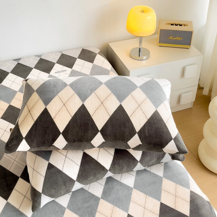 91家纺网 家纺一手货源 找家纺 艾橙家纺 2024新款A类加厚牛奶绒印花床单 极简生活