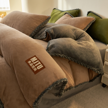 91家纺网 家纺一手货源 找家纺 （总）2024新款日系简约小包边牛奶绒可拆洗冬被 被子被芯