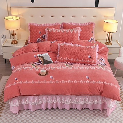 91家纺网 家纺一手货源 找家纺 （总）雅眠居 2025新款直播爆款牛奶绒印花床盖四件套双层蕾丝花边床裙单件三件套