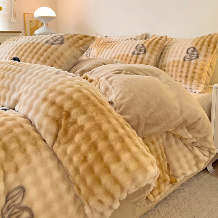 91家纺网 家纺一手货源 找家纺 金爱家 2024新款A类高克重云朵牛奶泡泡绒四件套 泡泡绒-爱心咖