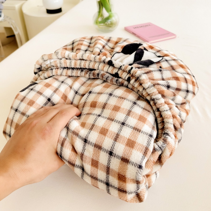 91家纺网 家纺一手货源 找家纺 艾橙家纺 2024新款A类加厚牛奶绒印花床笠 格子熊猫