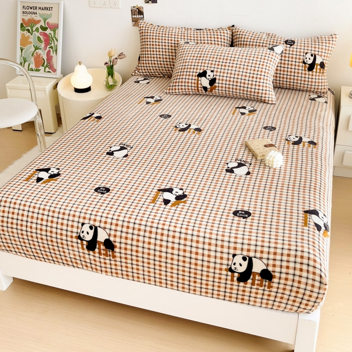 91家纺网 家纺一手货源 找家纺 艾橙家纺 2024新款A类加厚牛奶绒印花床笠 格子熊猫