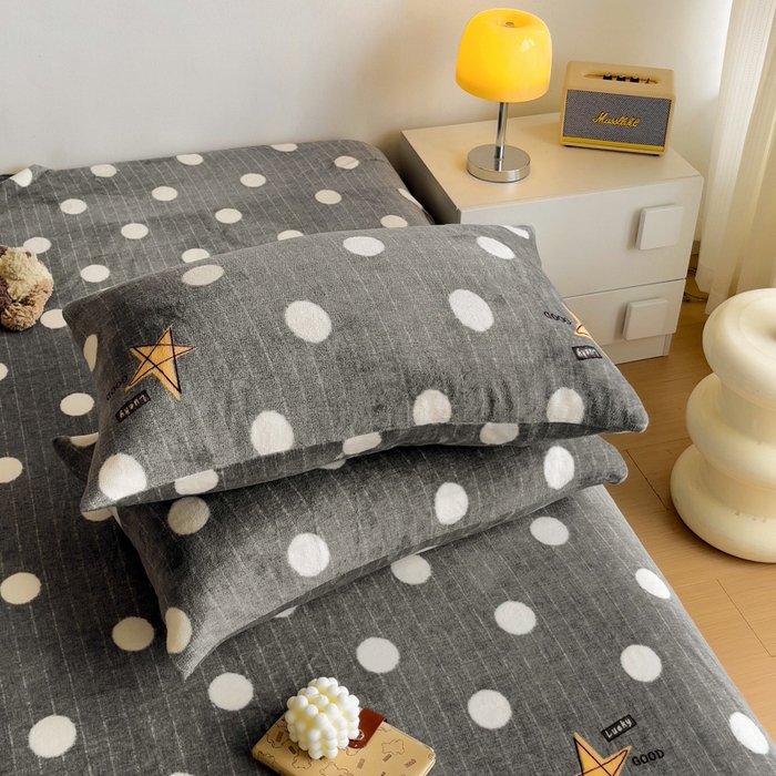 91家纺网 家纺一手货源 找家纺 艾橙家纺 2024新款A类加厚牛奶绒印花床单 幸运星