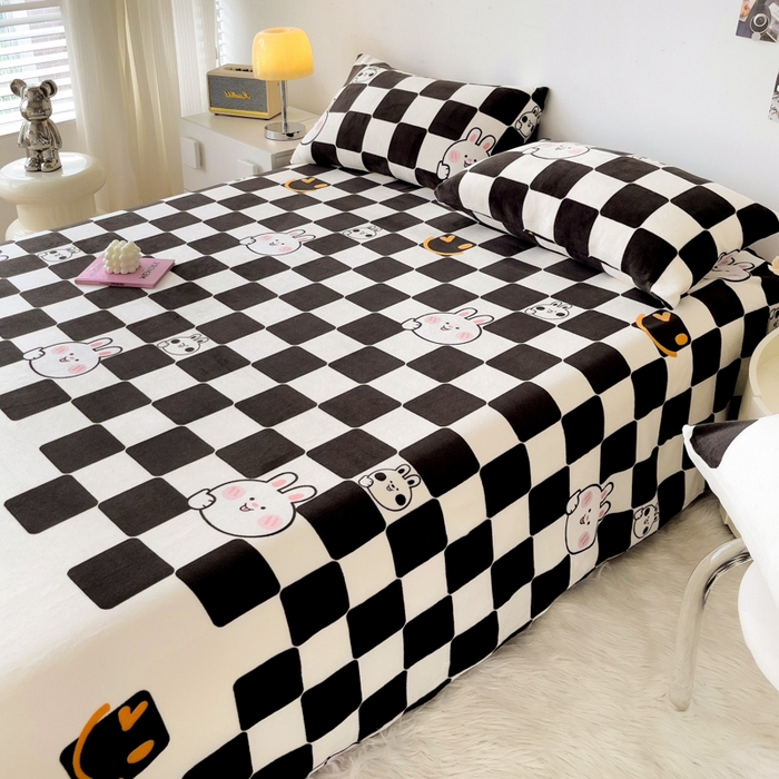 91家纺网 家纺一手货源 找家纺 艾橙家纺 2024新款A类加厚牛奶绒印花床单 棋盘兔