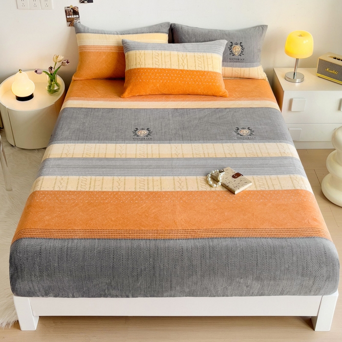 91家纺网 家纺一手货源 找家纺 艾橙家纺 2024新款A类加厚牛奶绒印花床笠 橙灰条纹