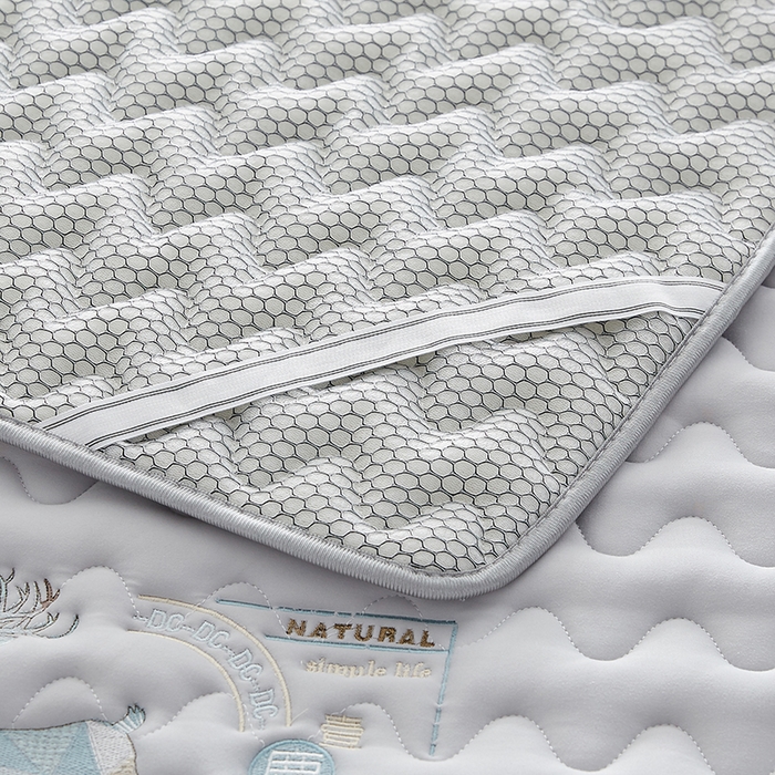 91家纺网 家纺一手货源 找家纺 祁恋婷家居 2024新款亲肤棉大豆纤维刺绣床垫【床垫遮盖物】 壹鹿有你-灰