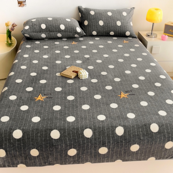 91家纺网 家纺一手货源 找家纺 艾橙家纺 2024新款A类加厚牛奶绒印花床笠 幸运星