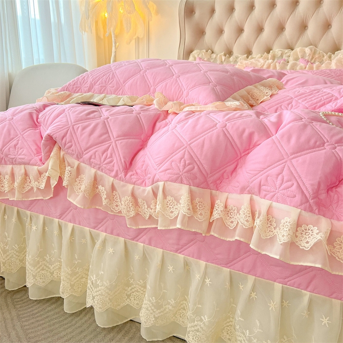 91家纺网 家纺一手货源 找家纺 虹星家纺 2024新款A类水洗棉夹棉床盖四件套 花黛-樱花粉