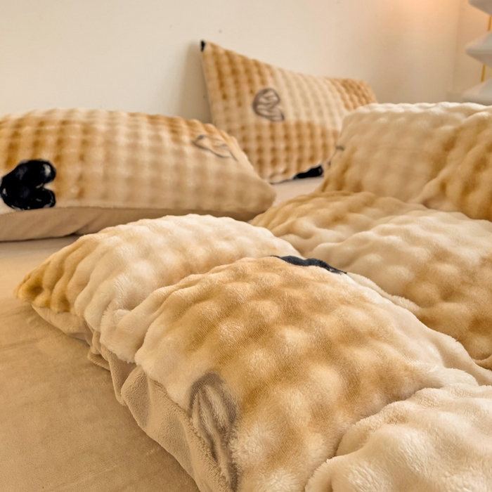 91家纺网 家纺一手货源 找家纺 金爱家 2024新款A类高克重云朵牛奶泡泡绒四件套 泡泡绒-爱心咖