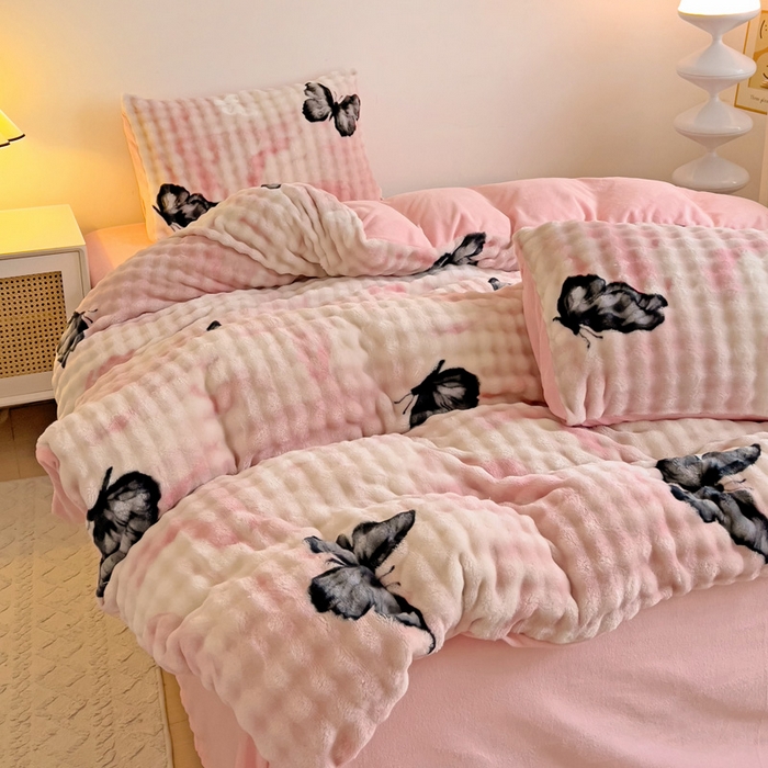 91家纺网 家纺一手货源 找家纺 金爱家 2024新款A类高克重云朵牛奶泡泡绒四件套 泡泡绒-梦蝶粉