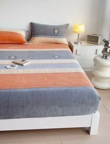 91家纺网 家纺一手货源 找家纺 艾橙家纺 2024新款A类加厚牛奶绒印花床笠 橙灰条纹